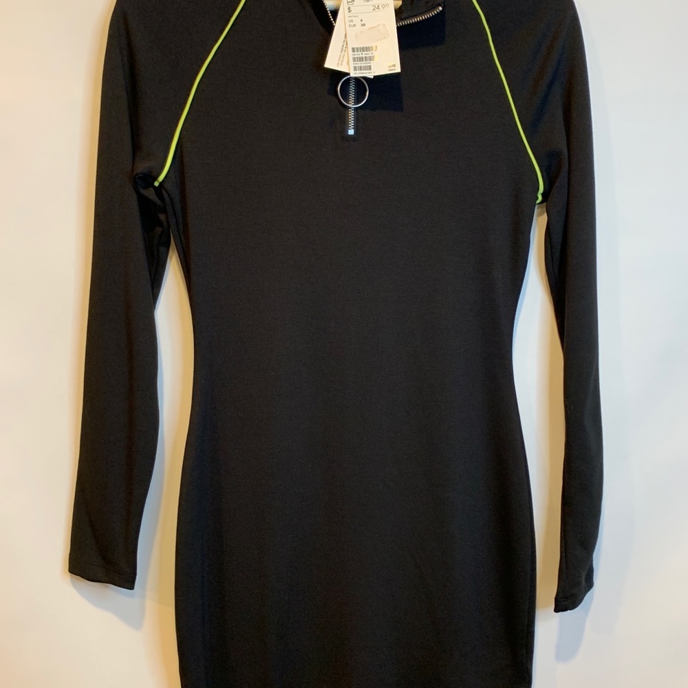 Black dress / Divided
